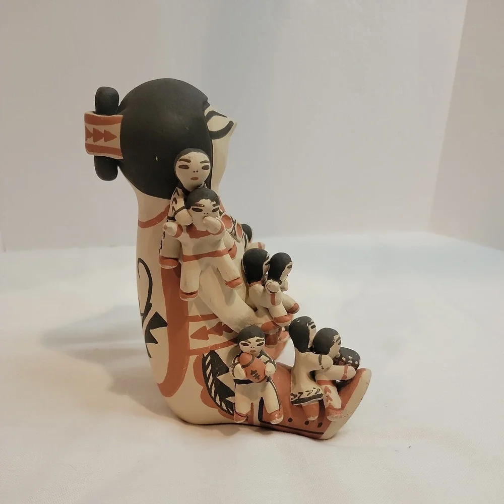 Vintage authentic Storyteller By‎ Cecilia Valencia Trujillo 8.5